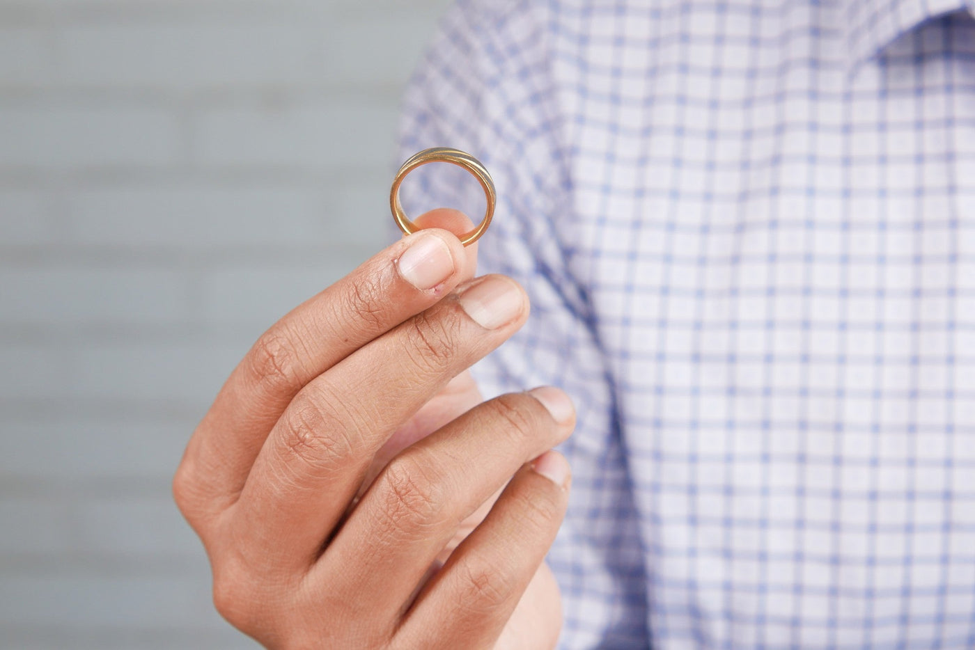 What Not to Do With Men's Wedding Bands at the Beach