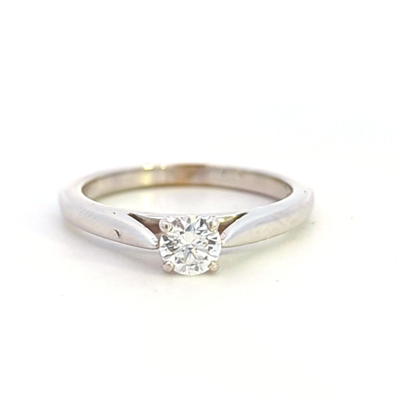 18K WHITE GOLD AND PLATINUM DIAMOND SOLITARE RING