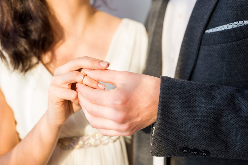 How to Choose a Ring for Brides That She'll Love