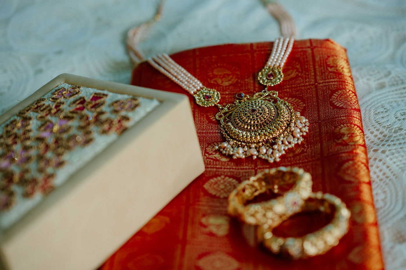 Deciding If Antique Jewelry in Albuquerque Deserves Restoration