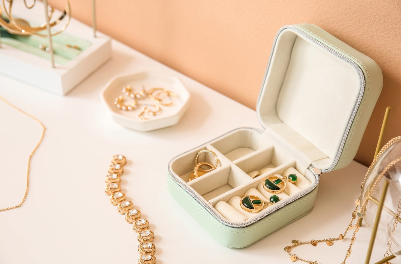 Why Do Some Custom Jewelry Tarnish Quickly?