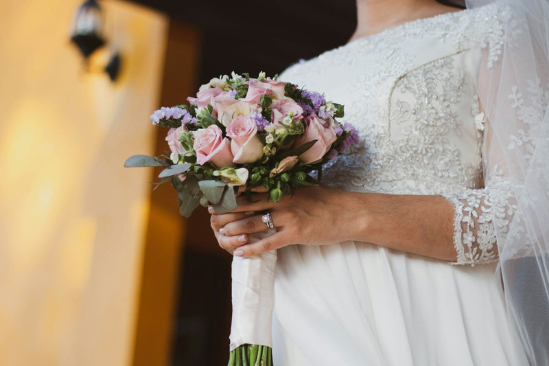 What Type of Bridal Rings Suit Outdoor Spring Weddings