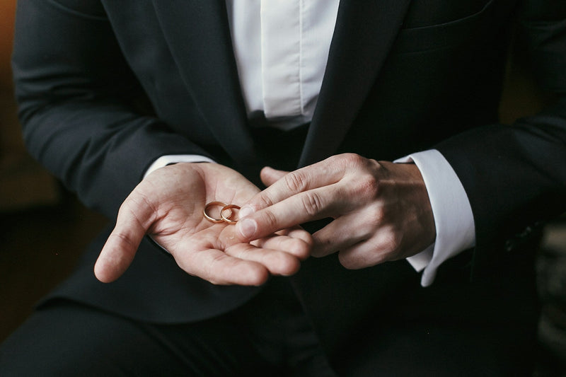 Can Men's Wedding Bands Trigger Skin Irritation?