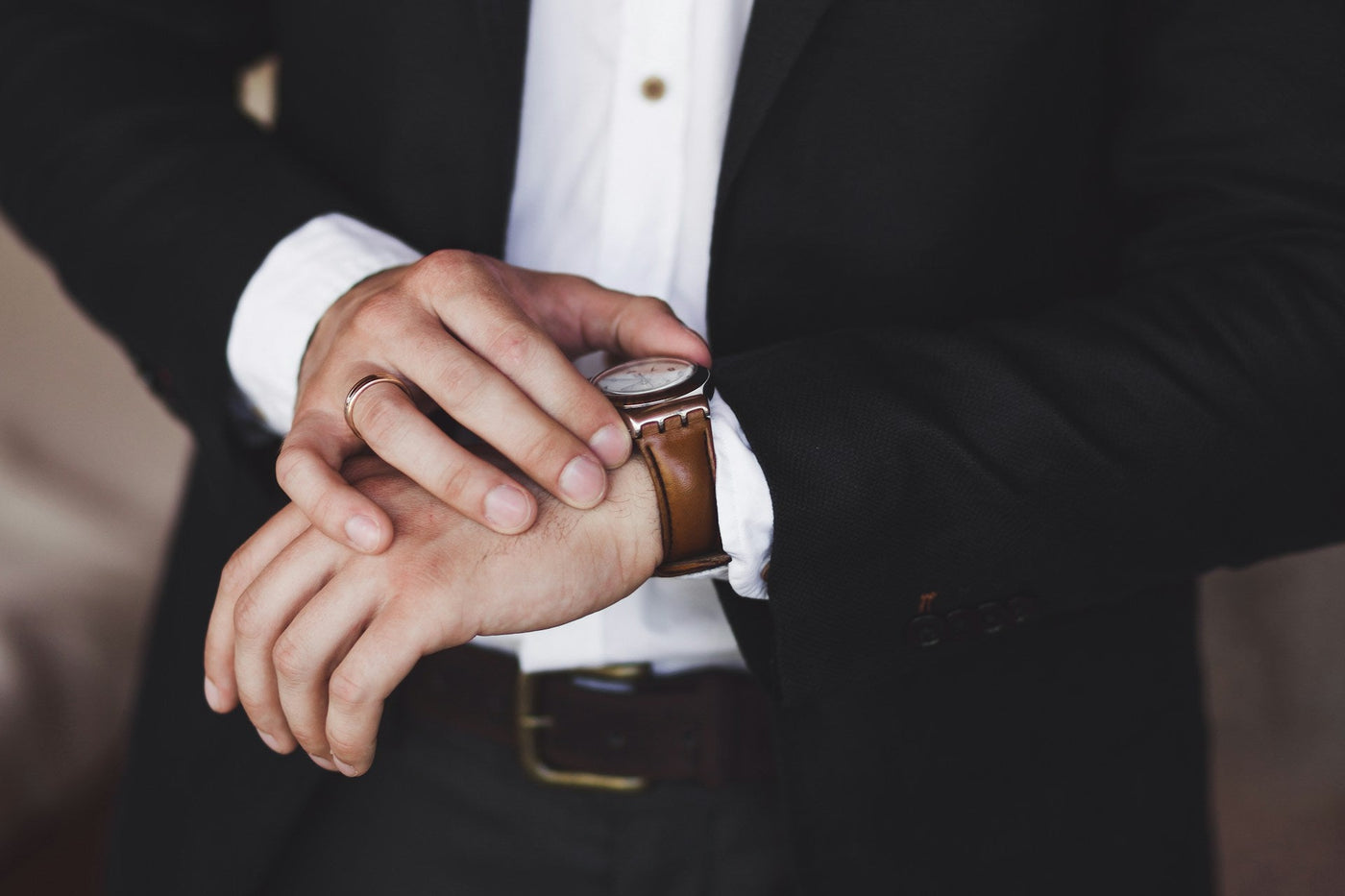 Guide to Choosing Metals for Men's Wedding Bands