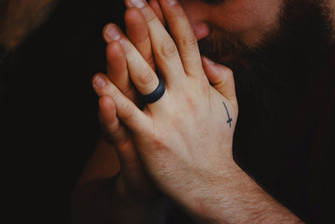man wearing a silicone ring