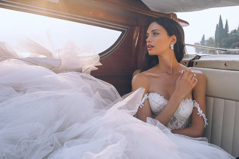 Everything to Know About Matching Ladies' Wedding Bands to Outfits
