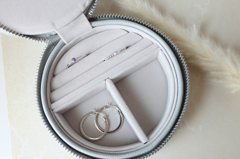 How to Store Custom Jewelry While Traveling This Summer