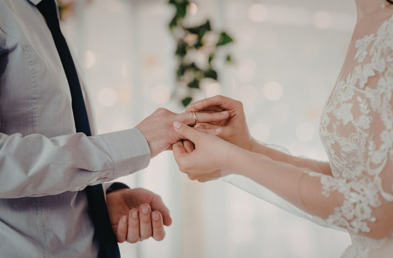 How Men's Wedding Bands React to Warm Weather
